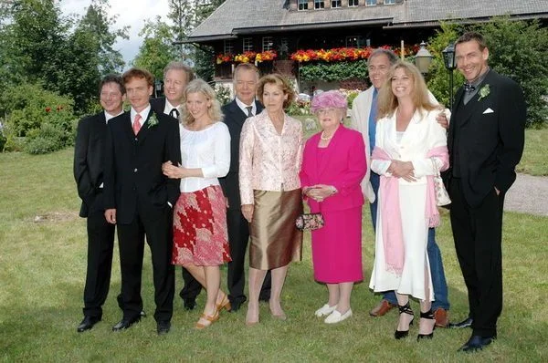 A klinika - Húsz év múlva (2005) poszter