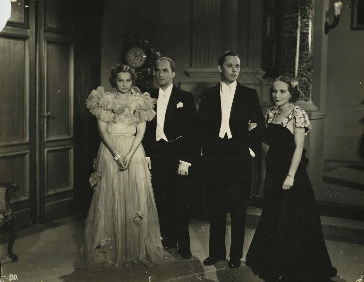 Méltóságos kisasszony (1937) poszter