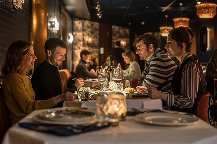 Szerelem első csókra (2023) poszter