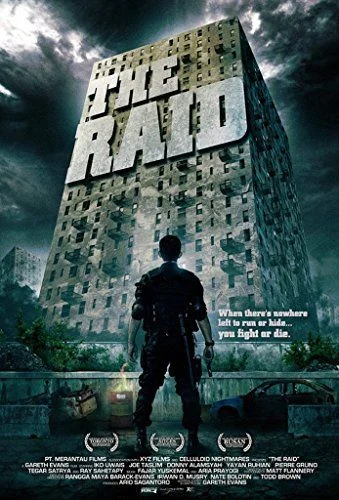 A rajtaütés (2012) poszter