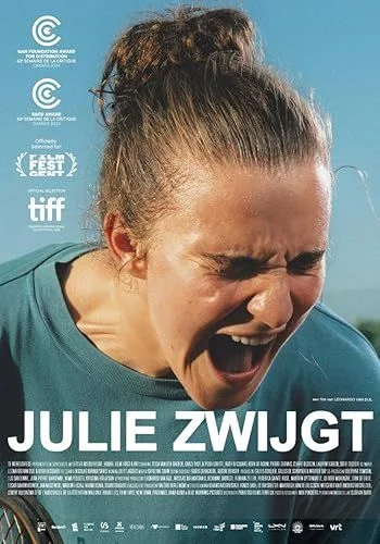 Julie hallgat (2024) poszter