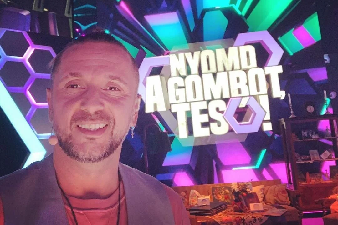 Nyomd a gombot tesó - 1. évad poszter